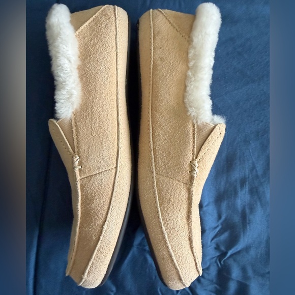 OluKai Ku’una Tan Suede Leather Slippers 7 - Picture 5 of 7